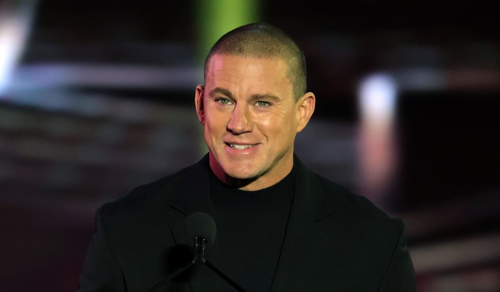 Чанинг Тейтъм
Тейтъм влезе в киното с потенциал за касова звезда, тъй като първите му филми – „Професия: Стриптизьор“ и „В ритъма на танца“ – събираха тълпи от почитателки в салоните. Но този му успех сред жените не продължи дълго.
Релефното тяло на актьора не успя да донесе печалби на заглавия като „Покажи ми Луната“, „Мигни два пъти“ и „Професия: Стриптизьор 3“, а участието му в научнофантастичния филм „Пътят на Юпитер“ ще се запомни предимно с грандиозната загуба за продукцията от над 120 милиона долара.
Въпреки тази история Тейтъм без проблем намира място в скъпи продукции и франчайзи, като следващата му поява ще бъде в Avengers: Doomsday.