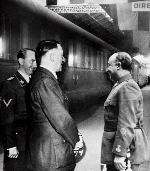Среща на гарата: Хитлер и Франко разговарят приятелски на гарата…