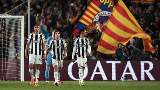 От надежда до унижение: какво предстои за Нюкасъл след разгрома от Барселона