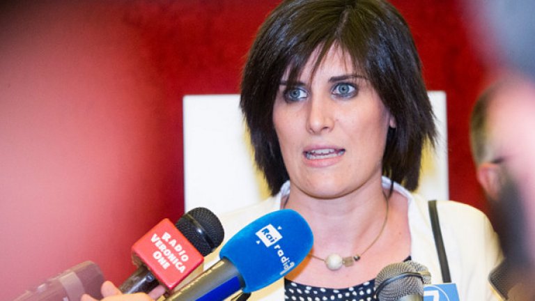 В Торино досегашният кмет Пиеро Фасино, дългогодишен политик, секретар на левицата и знаково лице, беше отвян с 55% от младата Киара Апендино.