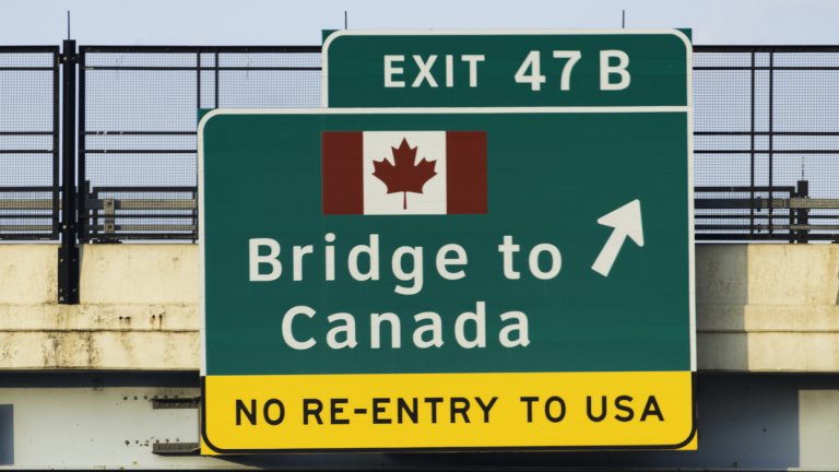 Законови промени облекват режима за получаване на гражданство и немалко хора от САЩ се възползват