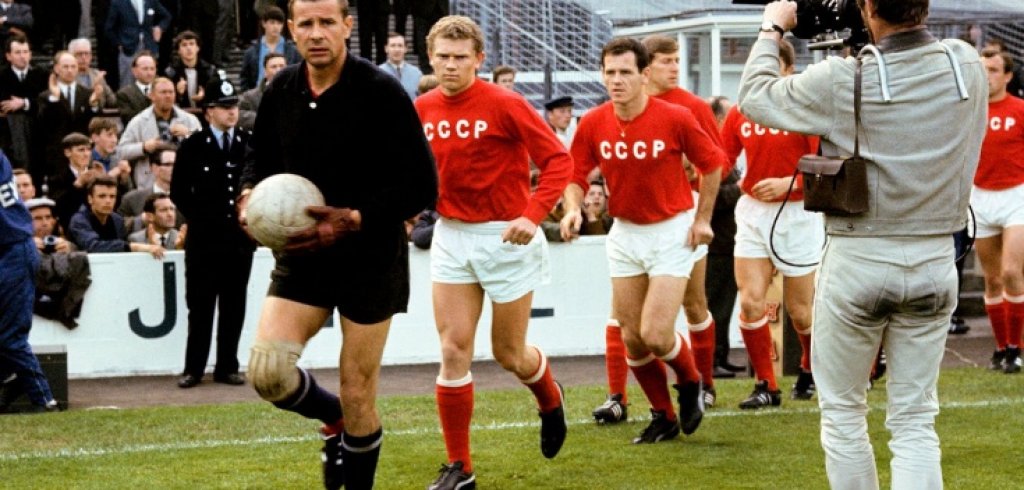 Феновете в СССР почупиха къщата му и го освиркваха по стадионите, но Черния паяк взе "Златната топка"