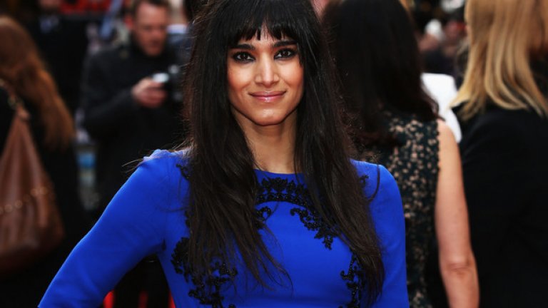 ... в резултат едва ли ще свържете Джайла с начина, по който изглежда София Боутела в реалността.