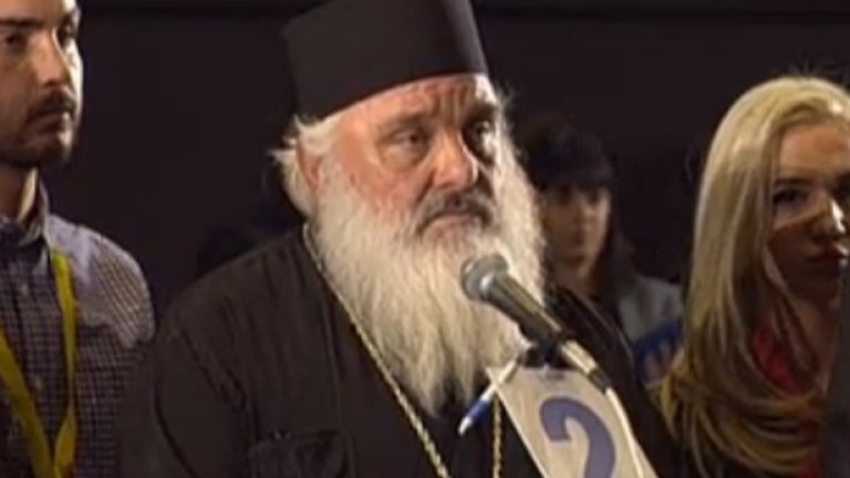 Отец Стоян Божурин попита Радев дали би подкрепил въвеждането на обучение по религия в училищата.