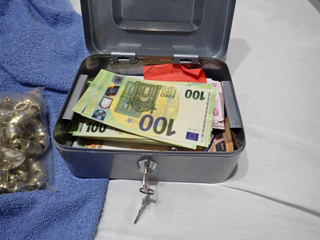 Акция срещу купуването на гласове: Иззеха близо 200 лични карти на покойници