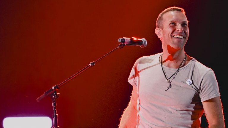 Крис Мартин
Фронтменът на Coldplay е признавал пред подкаста You Made It Weird, че става “пълна развалина”, когато пие. Затова в името на групата и на децата си тотално си е забранил алкохола.