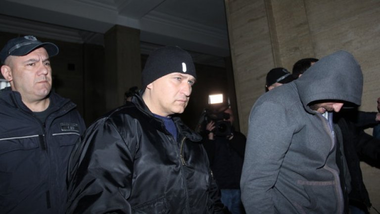 Тримата мъже -  Христо Христов, Георги Близнаков и Александър Генчев, които бяха задържани заради побоя над бившия лекоатлет Васко Наумов и приятелката му Мария Димитрова на Околовръстното шосе в София, остават за постоянно в ареста, реши Софийският градски съд