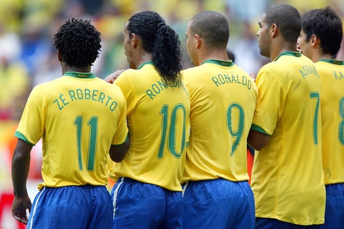 Мондиал 2006 - Кака е един от шестимата в състава на Бразилия, който използва прякор. 12 години по-късно нито един от "селесао" не бе с прозвище на гърба на фланелката си.