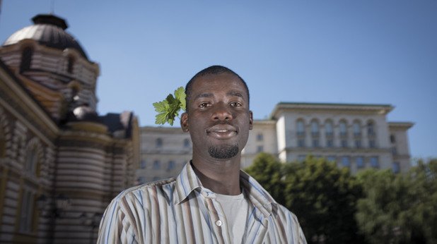 МУСА НЯСИ, ГАМБИЯ

Муса Няси от Гамбия, на 27, пристига в България през 2013 г., след като е принуден да напусне страната си.