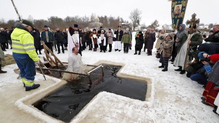 Смята се, че ритуалът е започнал някъде през 80-те години на миналия век, като до днес той продължава да събира почитатели.