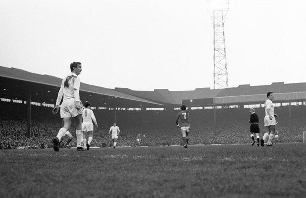24 април 1968 г. - Крехка преднина.
Джордж Бест вкарва единствения гол, а Юнайтед изпуска достатъчно положения да бъде спокоен за реванша. Пади Креранд удря и греда в края.
След мача медиите пишат, че преднината е крехка и няма да стигне на "Сантяго Бернабеу". Прогнозите са, че Юнайтед ще стане 13-ия британски тим, който да загуби на полуфиналите в последните 14 години.
Бъзби обаче чете реч на отбора след мача и казва, че съдбата на Юнайтед е да спечели купата 10 години след трагедията в Мюнхен.
