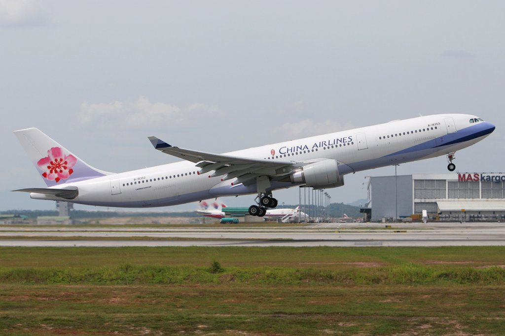 China_Airlines_Airbus_A330-300_MRD-2