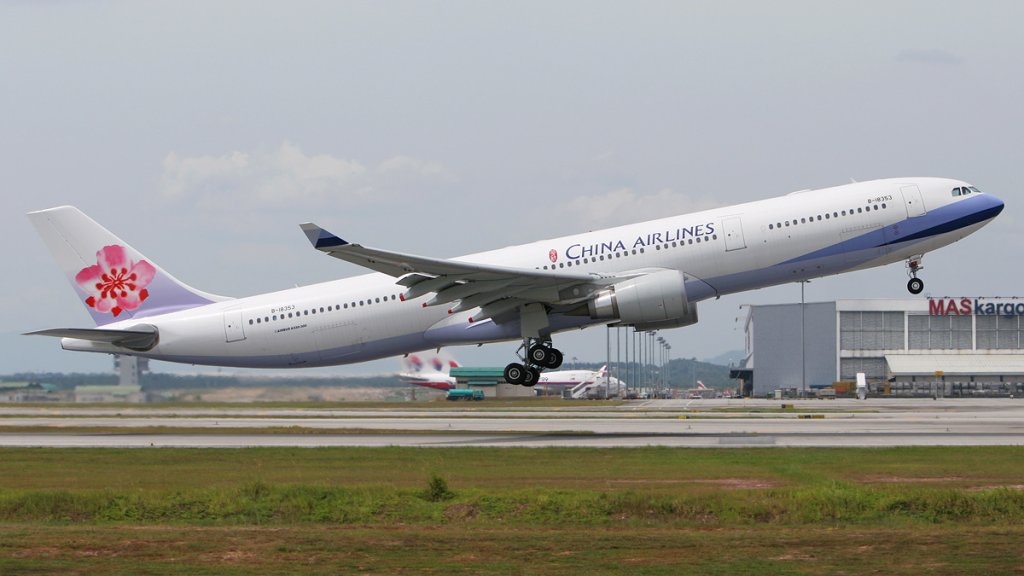China_Airlines_Airbus_A330-300_MRD-2
