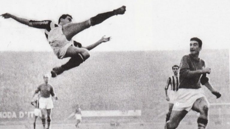 В цялото си развитие Пиола има една цел – да се превърне в идеалния реализатор. А през втората част на 30-те добавя нов елемент към арсенала си – ножичния удар. Той вече съществува, но се нарича „чилийски“, тъй като първо е изпълнен от чилиеца Рамон Унсага през 1914-а. Но Пиола го усъвършенства в това, което днес познаваме като ножица – перфектна настройка на тялото, крака на височина от два метра във въздуха и топка в мрежата зад безпомощния вратар.