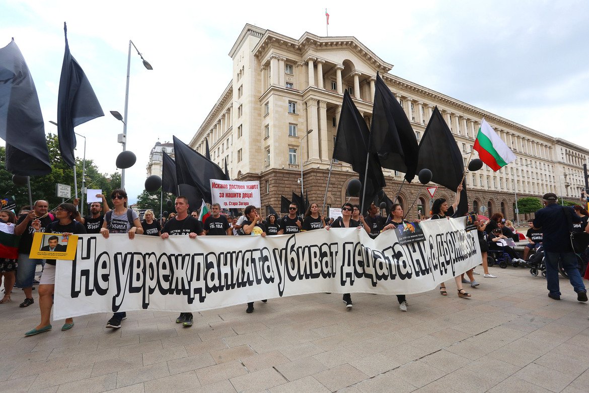 Майките на деца с увреждания отново излязоха на протест