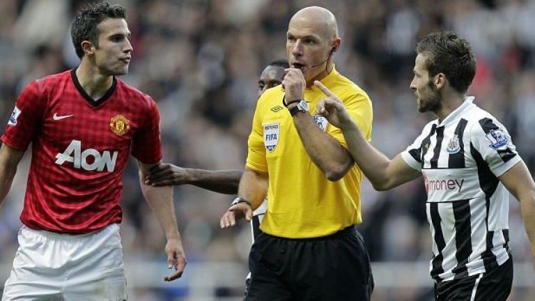 Хауърд Уеб този път няма да може да помогне на "червените дяволи"...