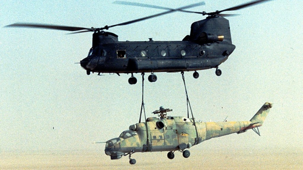 US_Army_160th_SOAR(A)_CH-47_sling-load_a_Mi-24_out_of_Chad-Operation_Mount_Hope_III