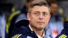 Швеция изгони селекционера Йон Дал Томасон