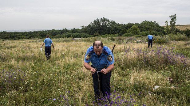 Холандия прибира останките от MH17