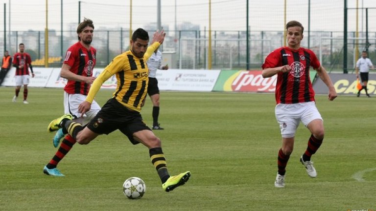 Хамза вкара гола на победата за Ботев срещу Локо.