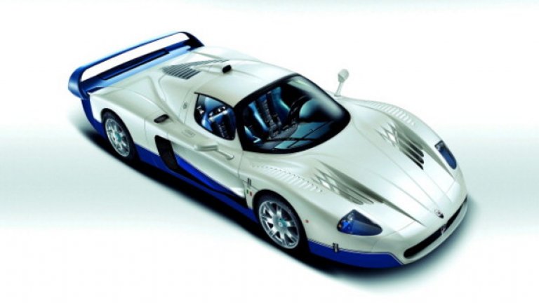 24 септември 2004-та. Сред колите-мечта на 2004-та на автомобилното шоу в Париж (Mondial De L'Automobile).