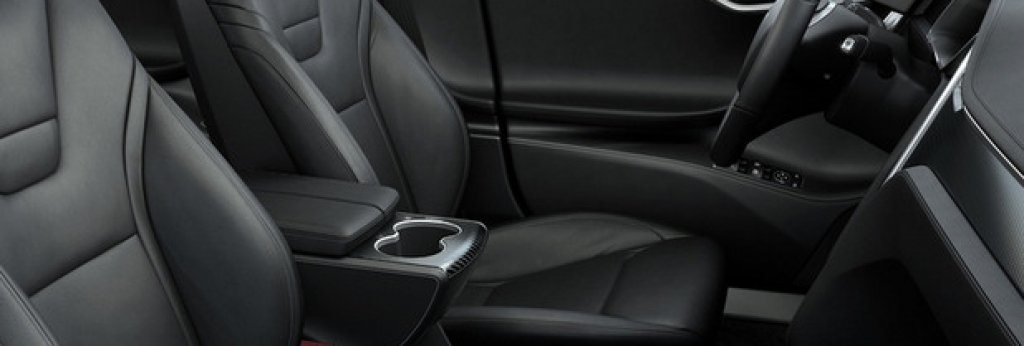 В интериора водачът може да разчита на повече електронни помощници