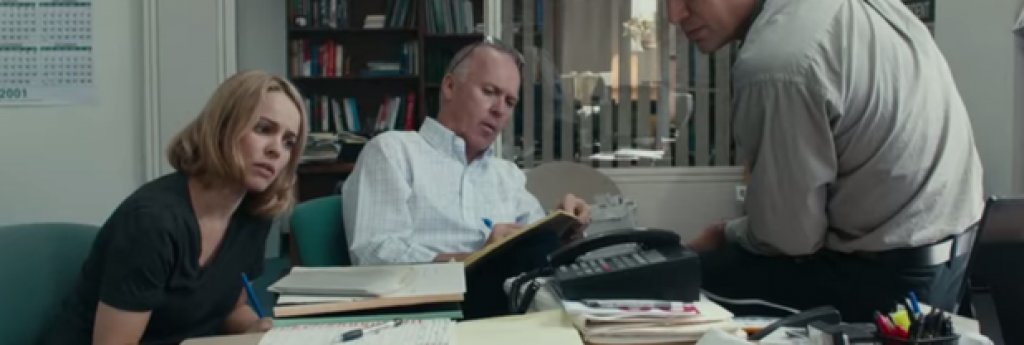 Spotlight
Вече беше избран за филм на годината от Асоциацията на лосанджелиските кинокритици и Дружеството на бостънските кинокритици, а прогнозите за „Оскари” валят.
Американската биографична драма разказва истинската история на екип репортери от Boston Globe, които през 2001 г. разкриват огромен скандал със системно прикриване на сексуално насилие над деца в местната католическа църква. Серията им от материали е една от новинарските емблеми на XXI в. и неслучайно през 2003 г. печелят „Пулицър”. В главните роли имаме истинско съзвездие в лицето на Майкъл Кийтън, Марк Ръфало, Рейчъл МакАдамс, Лив Шрайбър и Стенли Тучи.