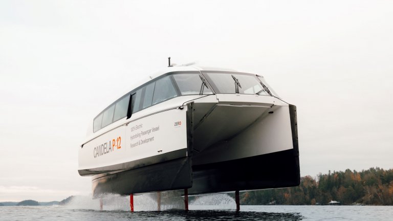 Корабчето е с подводни криле и с него няма морска болест