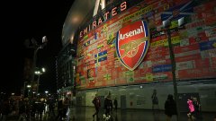 Арсенал се дърпа за приемането на таван на заплатите във Висшата лига