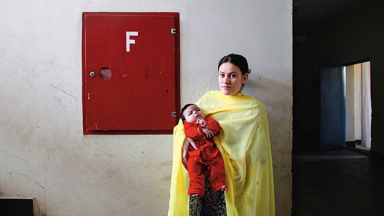 Мнозина са принудени да отглеждат децата си в затвора