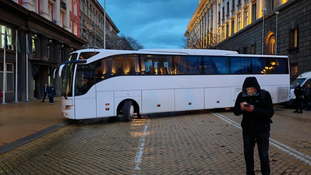 Протестът в центъра на София в снимки