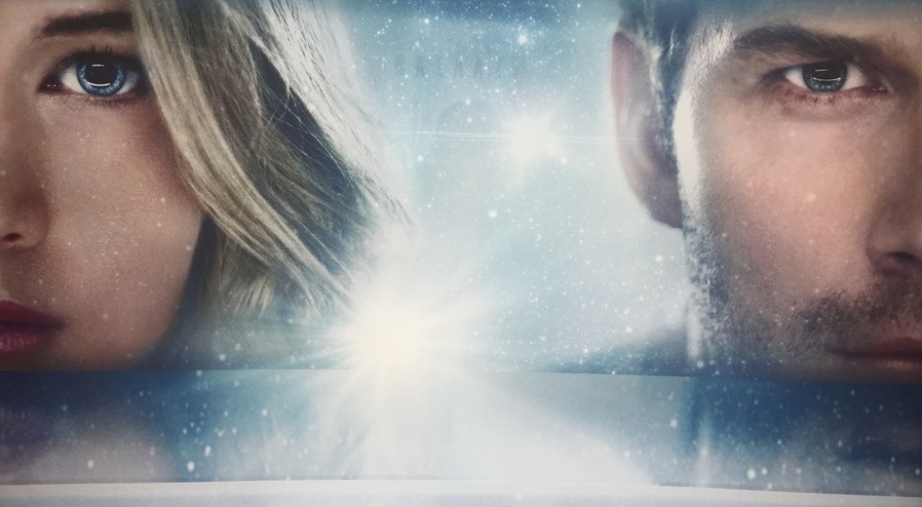 Passengers/ „Пътници“

Дженифър Лорънс и Крис Прат са двама пътници, които пътуват с космически кораб към отдалечена планета. Корабът пренася колония с хиляди хора, които би трябвало да се събудят след над 100 години. Заради дефект обаче двама от тя