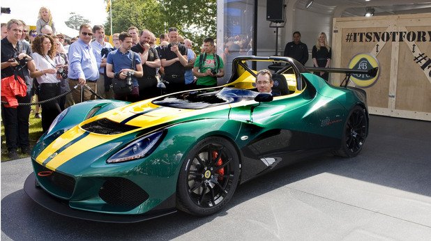 Lotus 3-Eleven
Болидът изгря на Фестивала на скоростта в Гуудууд, но посетителите във Франкфурт също ще могат да се порадват на ракетата, която тежи по-малко от 900 килограма и се задвижва от 3,5-литров V6 мотор с мощност над 450 конски сили.