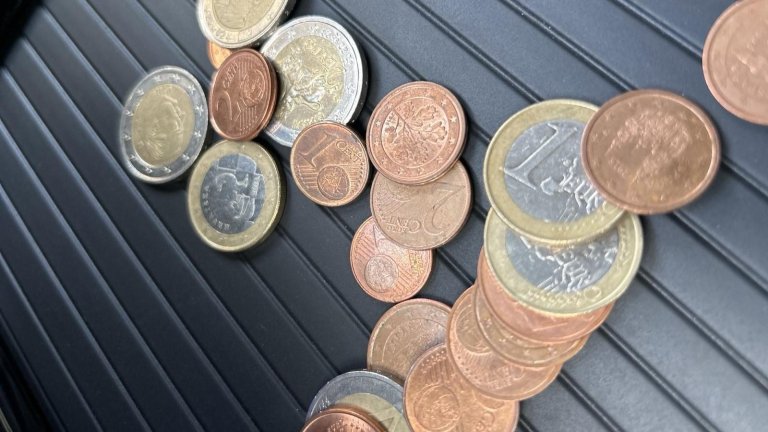 Работното време на касите с клиенти е от 8:30 до 15:45 ч.