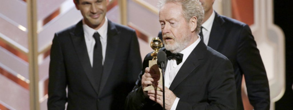 Ридли Скот приема награда за филма си "Марсианецът"