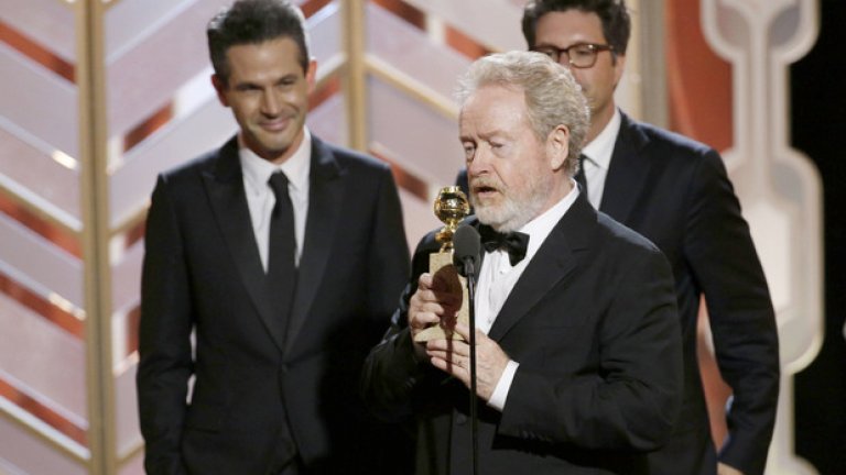 Ридли Скот приема награда за филма си "Марсианецът"