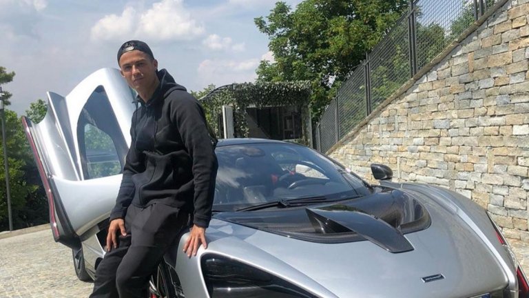 Последната придобивка на Кристиано е McLaren Senna. Вижте в галерията още от невероятната му авто колекция.