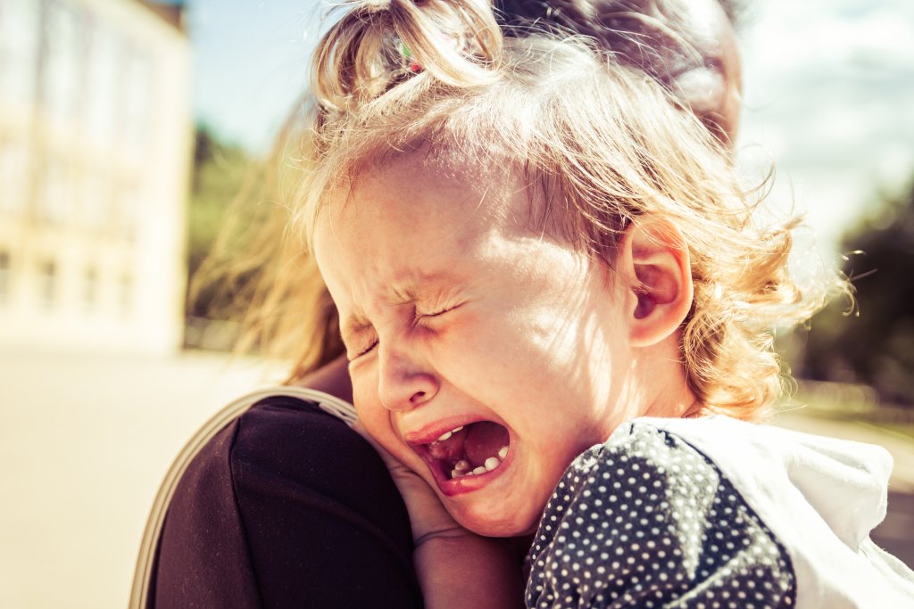 дете, плач, успокоение, майка и дете