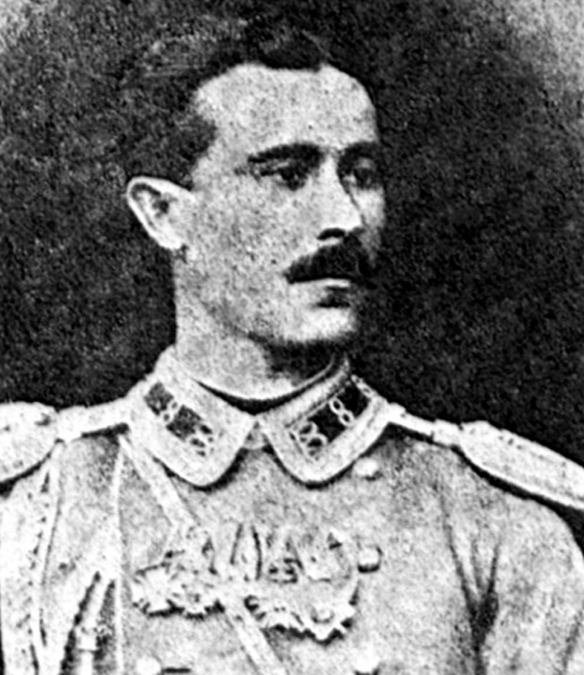 Марин Маринов

По негова молба е назначен за командир на 3-ти пехотен бдински полк, чието командване поема на 1 октомври. През Сръбско-българската война полкът на капитан Маринов се сражава при Врабча и при Сливница, където увличайки след себе си войниците в атаката на височините Три уши, проведена на 7 ноември е тежко ранен и по-късно умира от раните си. За показаната храброст в сраженията на 6 и 7 ноември е награден с орден "За храброст" IV степен.