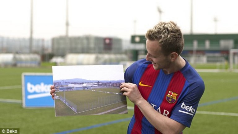 Иван Ракитич
Хърватинът си спомни един от младежките си мачове, който тимът му печели с 25:0, а той вкарва 18 от головете. Въпреки че е роден в Швейцария, Ракитич избира да играе за националния отбор на Хърватия заради корените си. Премина в Барса през 2014-а, откогато е и важна част от състава на каталунците.