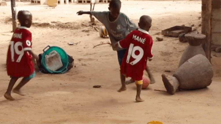 Скоро децата на Бамбали ще могат да играят на истински стадион благодарение на техния идол.