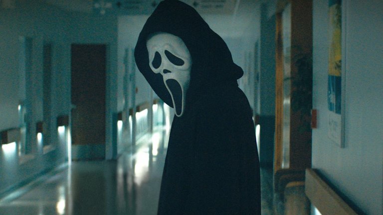 "Писък"
Кога: 14 януари
Къде: кината
Не пак, а отново. Холивуд се връща към поизтърканата идея за убиеца с маска Гоустфейс, преследващ пищящи (и умиращи след това) тийнейджъри. На новия "клас" обаче помагат добре познатите герои от първите филми - Сидни, Гейл и Дюи, като в ролите са отново Нийв Кембъл, Кортни Кокс и Дейвид Аркет. С други думи, филмът все пак се явява продължение на предните от поредицата "Писък". Действието се развива 25 години след първата поредица от брутални убийства в градчето Уудсбъро. Нов убиец е сложил добре познатата маска и отнема живота на млади хора, които са по-заинтересовани от това да си отнемат девствеността взаимно от това да действат разумно и да останат живи. Но ако харесвате жанра и особено старите "Писък", вероятно ще се зарадвате и на този.