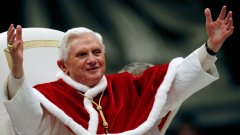 Бившият иконом на папа Бенедикт XVI е на съд заради кражба на поверителни документи
