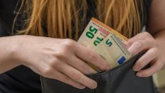 Парите в брой разплакват мен и портфейла ми