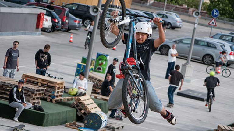 На две колела над София