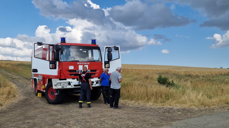 Хеликоптер от авиобаза Крумово се включи в гасенето на пожара в село Любен (снимката е илюстративна)