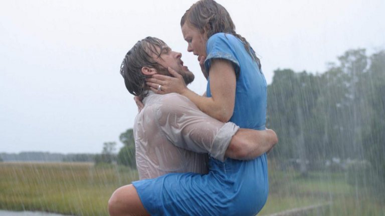 "Тетрадката" 
В този филм няма пречки пред страстта и любовта - времето, обстоятелствата и болестта се оказват само временни препятствия пред любовта на героите на Рейчъл Макадамс и Райън Гослинг.
На химията между тях не пречи дори проливният дъжд, който не само не охлажда чувствата им, а като че ли ги разгаря още повече. Моментите от срещата под ледения дъжд са си направо горещи.