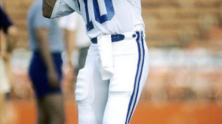 Арт Шлихтър. Само през първия си сезон в американския футбол проиграва 700 000 долара. Залага на всичко, което види. За да погаси дълговете си, се съгласява да сътрудничи на ФБР. През 1982 г. всичко се разчува и Арт е изхвърлен от Лигата.