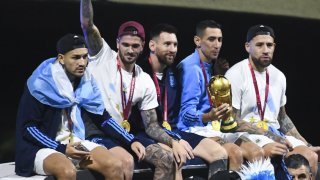 Полицията прекрати шампионския парад на аржентинците (видео)