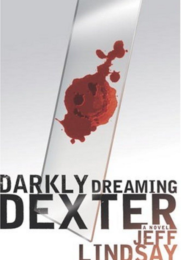10. Декстър в мрака/Darkly Dreaming Dexter - Джеф Линдзи (2008) 

Декстър е сериен убиец, който преследва други серийни убийци. Образът му е комплексен, уникален и доста забавен.
